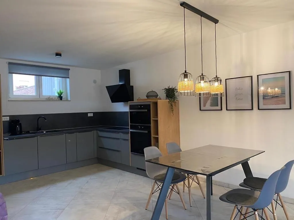 Apartment Posesi Mit Pool Und Strandnah Medulin Croatia